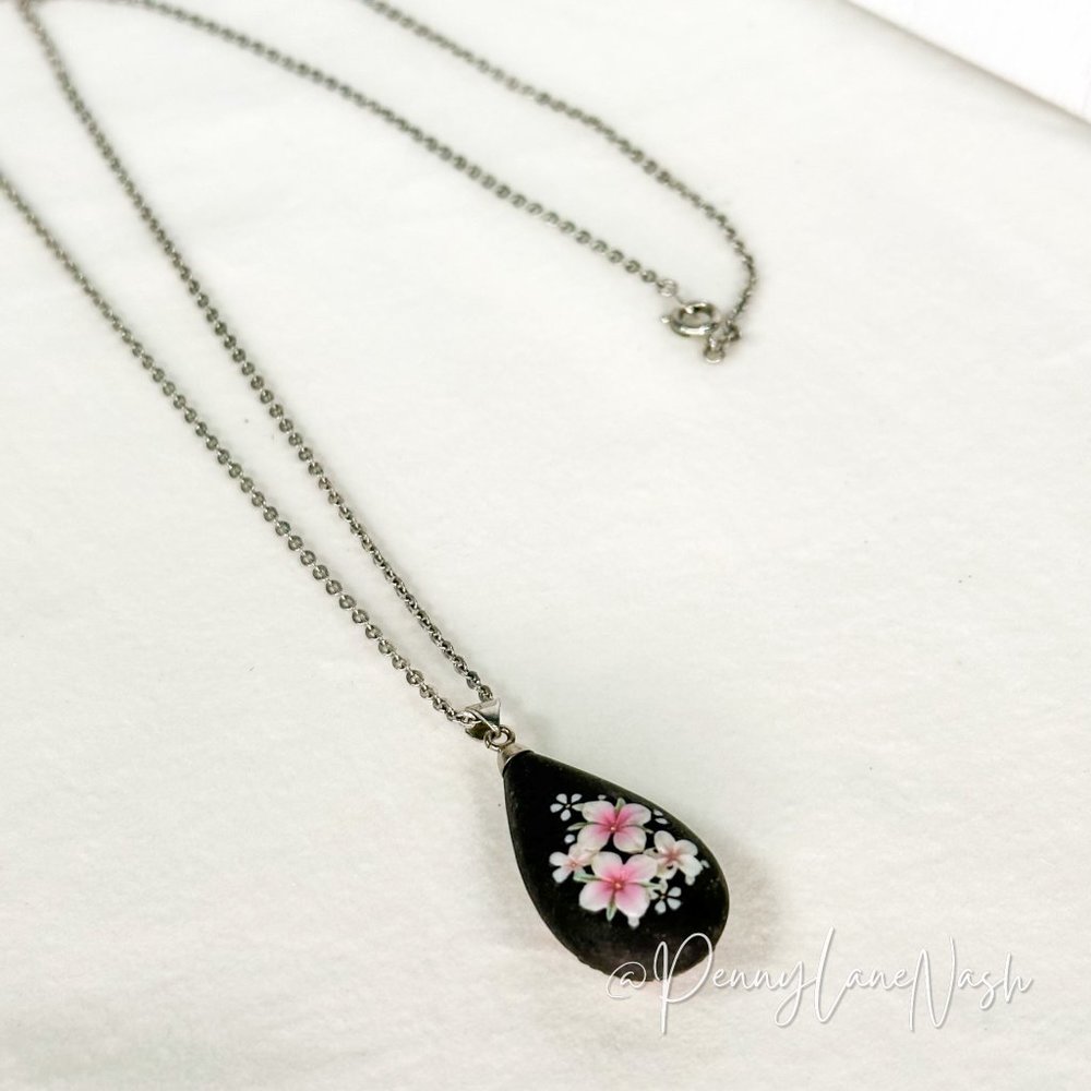Vintage Black Tear Drop w Pink Flower Painted Pendant Necklace - Picture 6 of 8
